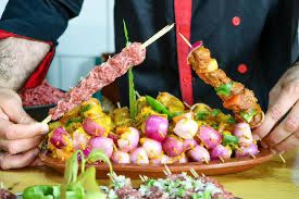 Brochettes préparées par le chef