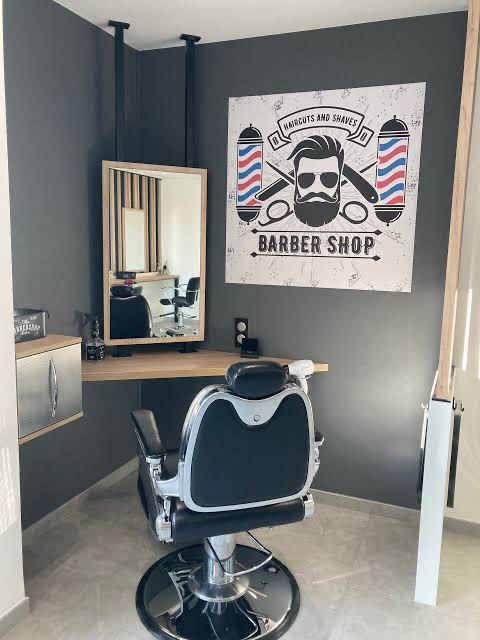 Espace barber du salon de coiffure rénové